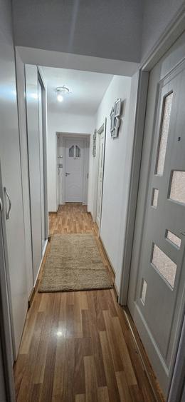 Apartament cu 4 camere decomandat în Cornitoiu