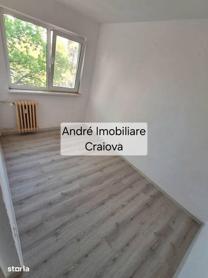 Apartament cu 3 camere decomandat în Calea București