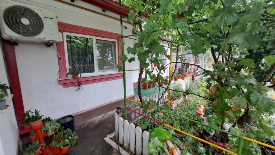 Casă individuală cu 4 camere cu Canalizare în Trocadero