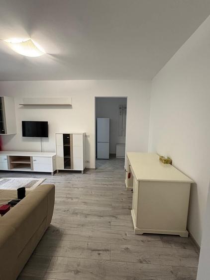 Apartament cu 2 camere semidecomandat în Giurgiului