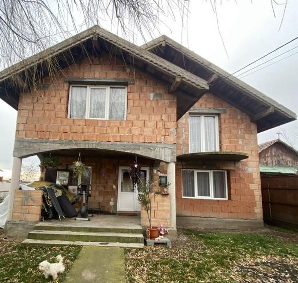 Casă cu 4 camere cu Teren 550 Mp în Dudeștii Noi