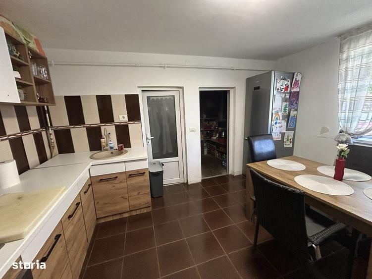 Vand casa din caramida, st.494 mp, sc.131 mp, cu 4 cam.2 bai, moderna - 3