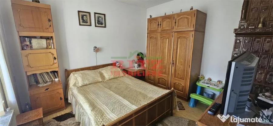 Casă cu 7 camere cu Teren 1756 Mp în Caracal