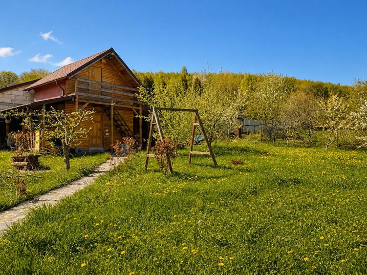 Casă cu 3 camere cu Teren 2100 Mp în Gura Văii
