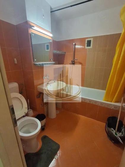 Apartament cu 3 camere decomandat în Lugojului