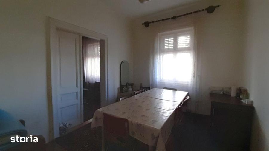 Casă cu 8 camere cu Canalizare în Tipografilor