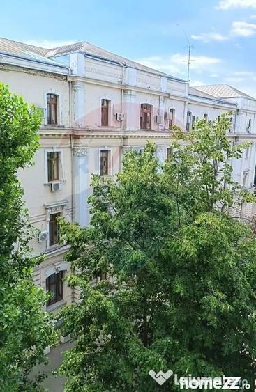 Apartament cu 3 camere semidecomandat în Gara de Nord