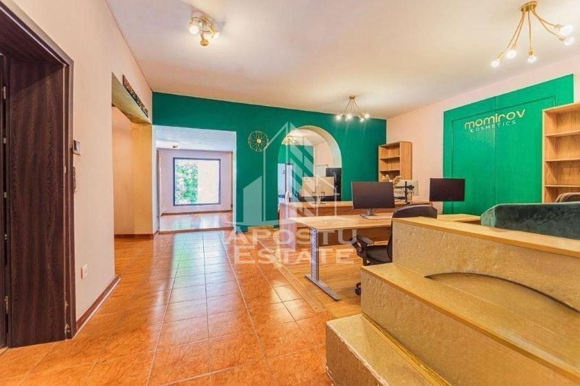 Casă individuală cu 10 camere cu Canalizare în Bucovina
