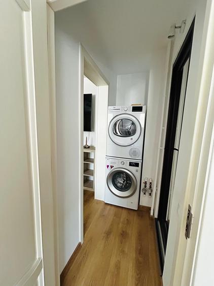 Apartament cu 4 camere semidecomandat, mobilat în Apărătorii Patriei
