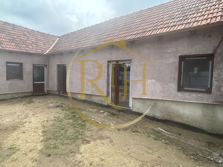Casă individuală cu 6 camere cu Canalizare în Balinț
