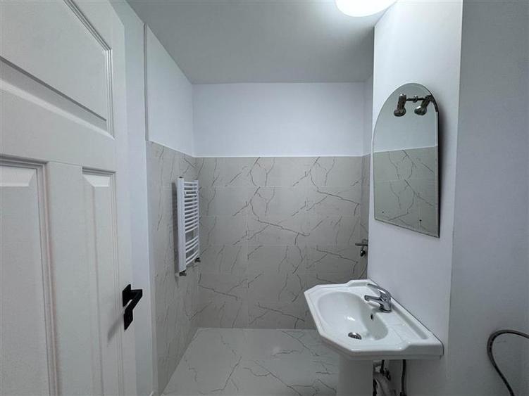 Apartament cu 4 camere decomandat în Tineretului