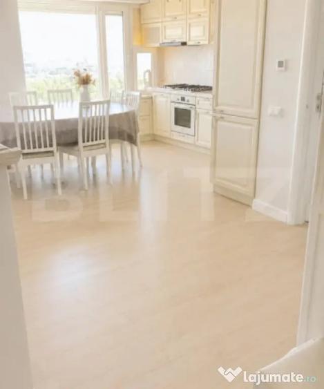 Apartament cu 4 camere decomandat în Ultracentral