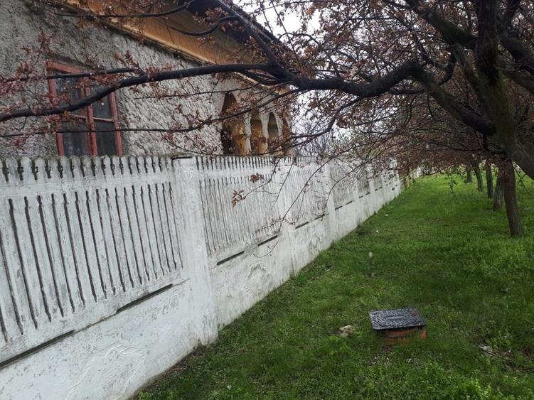 Casă cu 4 camere cu Teren 1000 Mp în Devesel