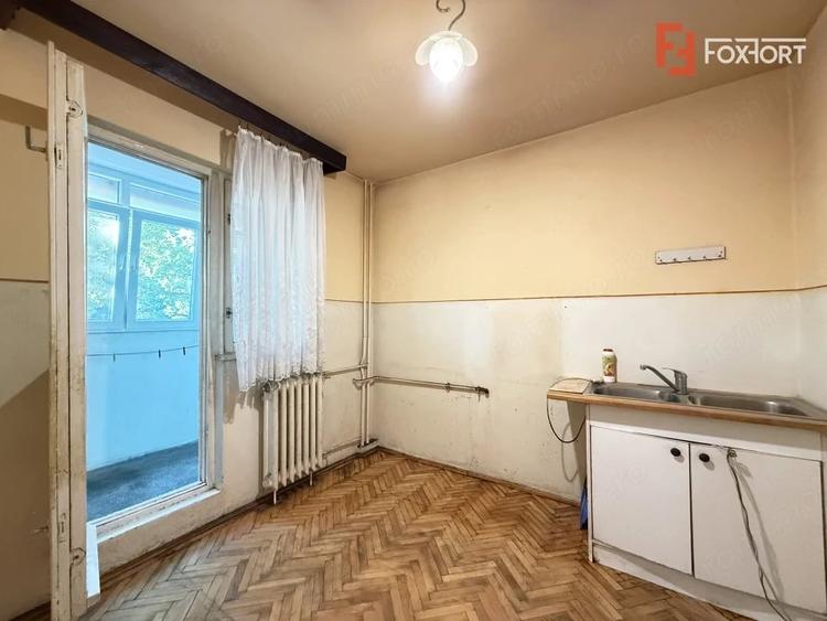 Apartament cu 3 camere semidecomandat în Circumvalațiunii