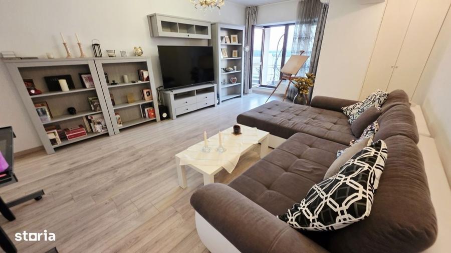 Apartament cu 3 camere decomandat în Jiului