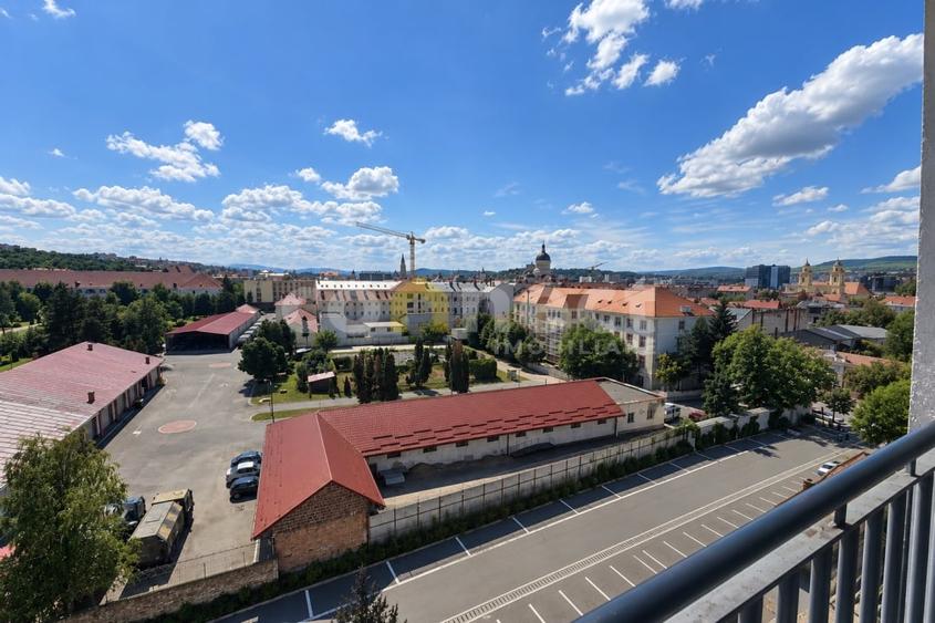 Birou, de 110 mp, în Central