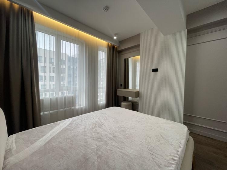 Apartament cu 3 camere semidecomandat în Pipera
