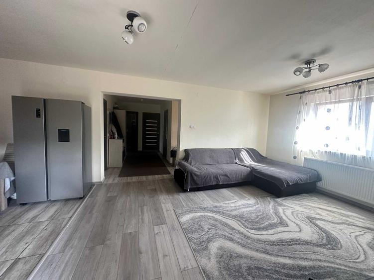 Casă cu 3 camere în Unirii
