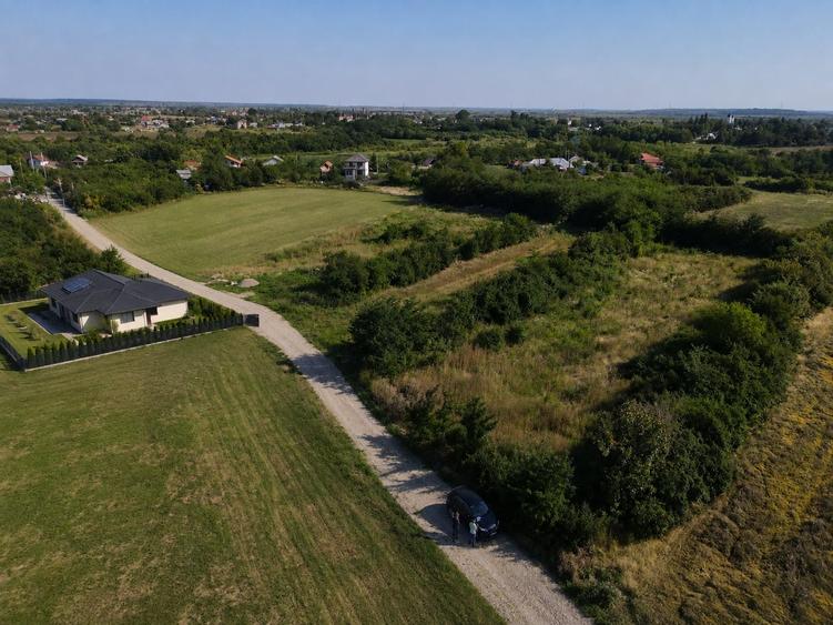Teren Construcții intravilan de 3400 mp, în Periș