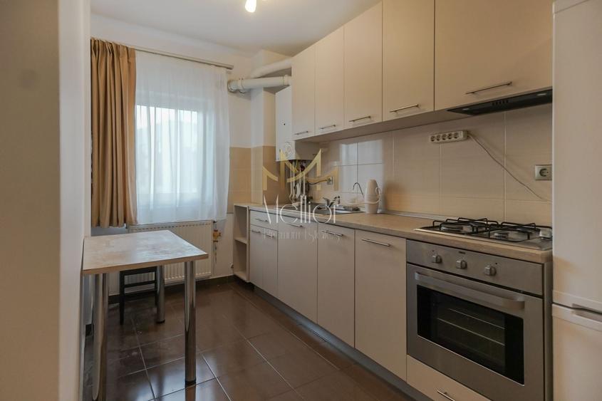 Apartament cu 2 camere semidecomandat, mobilat în Central