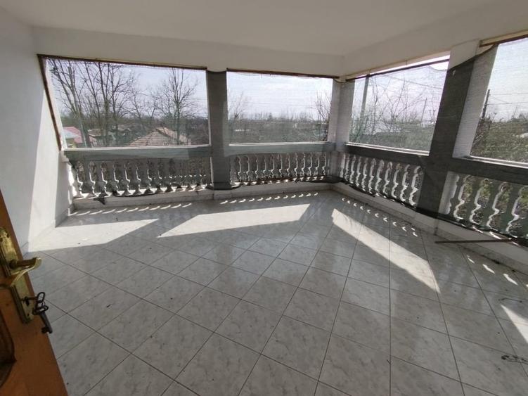 Casă individuală cu 8 camere cu Canalizare în Frătești