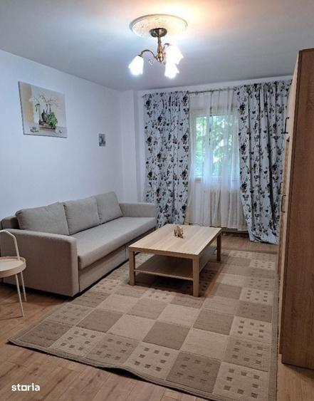 Apartament cu 3 camere semidecomandat în Lujerului