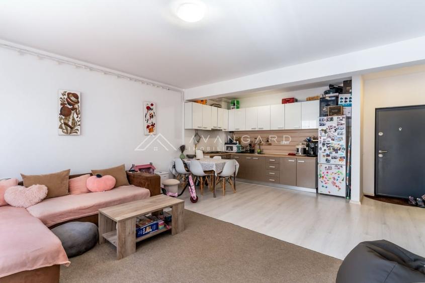 Apartament cu 2 camere semidecomandat, mobilat în Florești