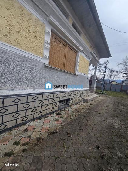 Casă cu 4 camere cu Teren 1700 Mp în Lisa