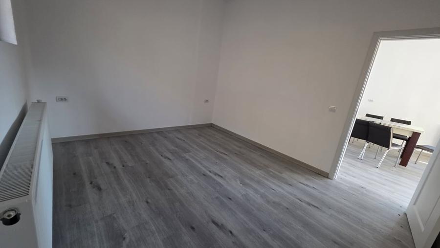 Casă individuală cu 3 camere cu Canalizare în Vălenii de Munte