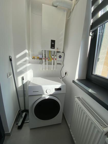 Apartament cu 6 camere decomandat în Exterior Vest