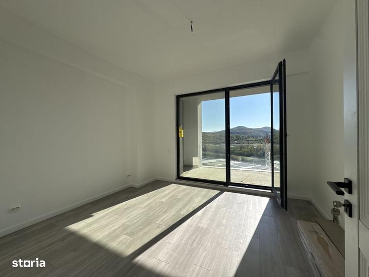 Apartament cu 3 camere semidecomandat în Florești