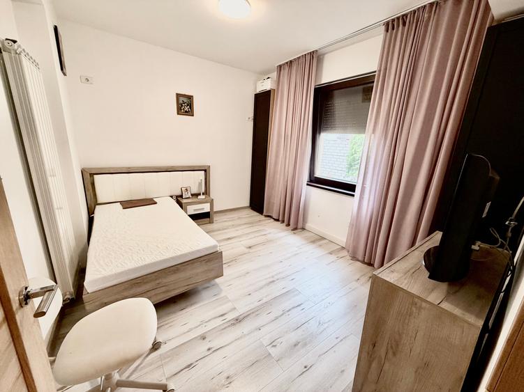 Duplex cu 6 camere cu Canalizare în Sud