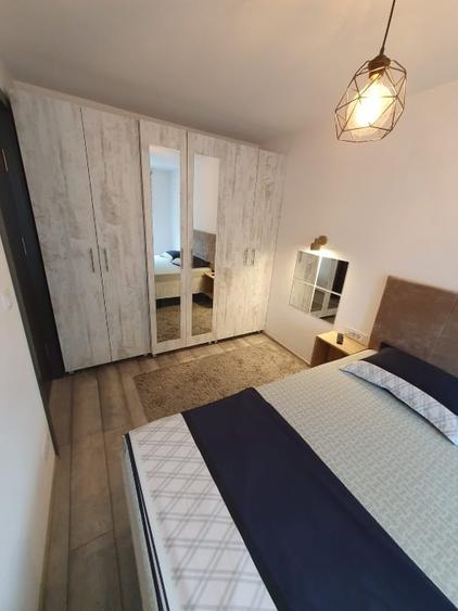 Apartament cu 2 camere semidecomandat, mobilat în Micro 9
