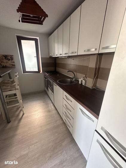 Apartament cu 2 camere, mobilat în Tei