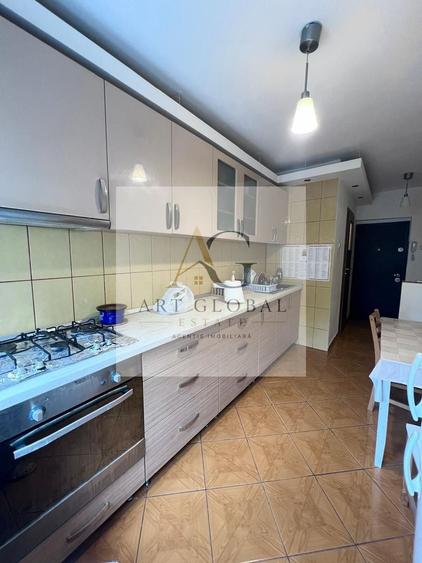 Apartament cu 3 camere semidecomandat, mobilat în Titan
