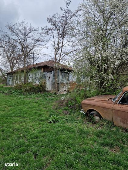 Casă cu 2 camere cu Teren 4260 Mp în Răchiți