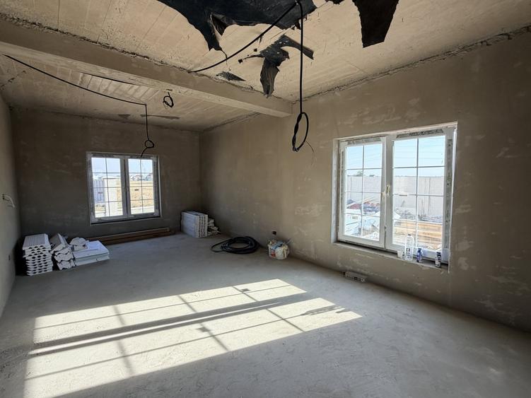 Duplex cu 4 camere cu Canalizare în Moșnița Nouă