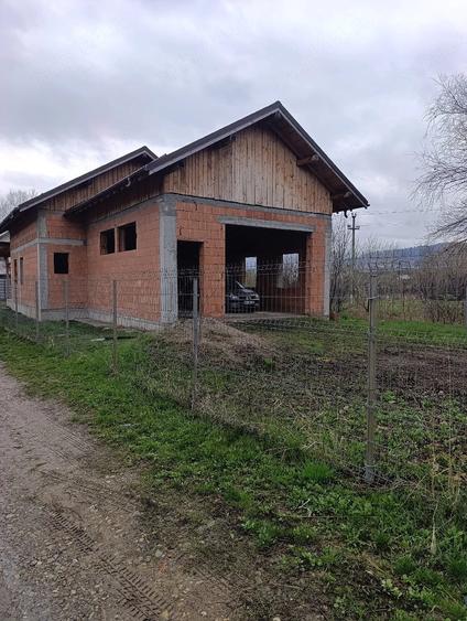 Casă cu Teren 700 Mp în Ciritei