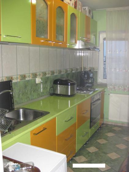 Apartament cu 3 camere semidecomandat în Brâncoveanu