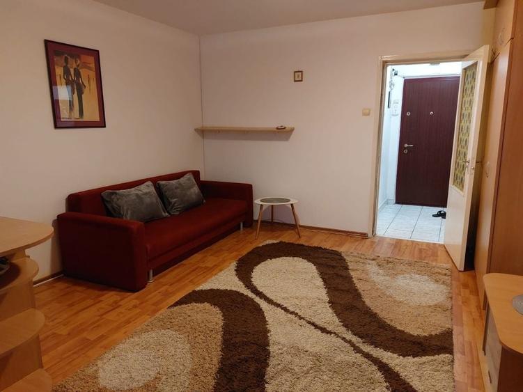 Garsonieră decomandată în Central
