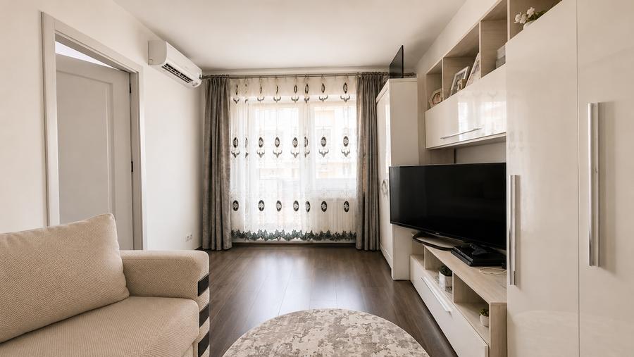 Apartament cu 2 camere semidecomandat în Girocului