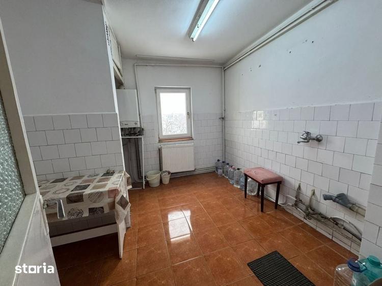 Apartament cu 4 camere decomandat în Micro 16