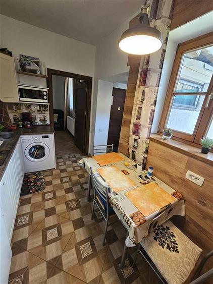 Duplex cu 4 camere cu Canalizare în Centrul Civic