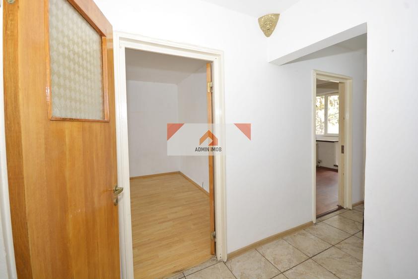 Apartament cu 3 camere decomandat în Giurgiului