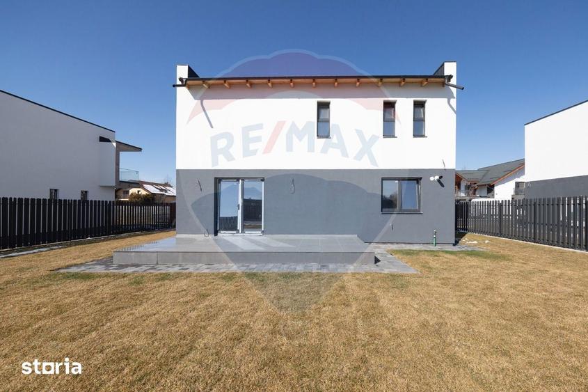 Casă cu 4 camere cu Teren 500 Mp în Sânpetru