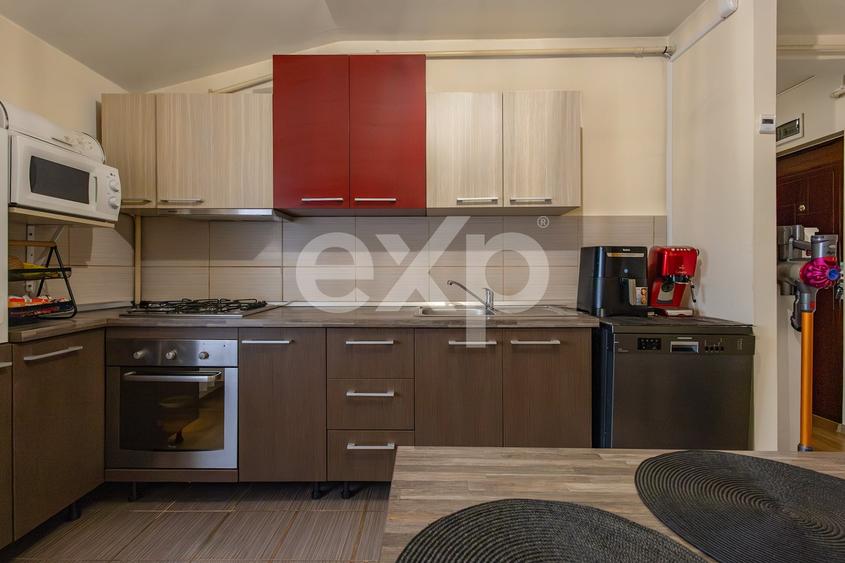 Apartament cu 3 camere decomandat, mobilat în Dâmbovița