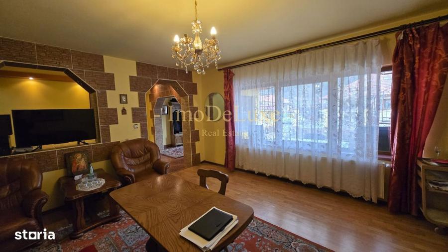 Casă cu 5 camere cu Teren 290 Mp în Central