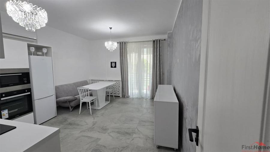 Apartament cu 3 camere decomandat în Sud