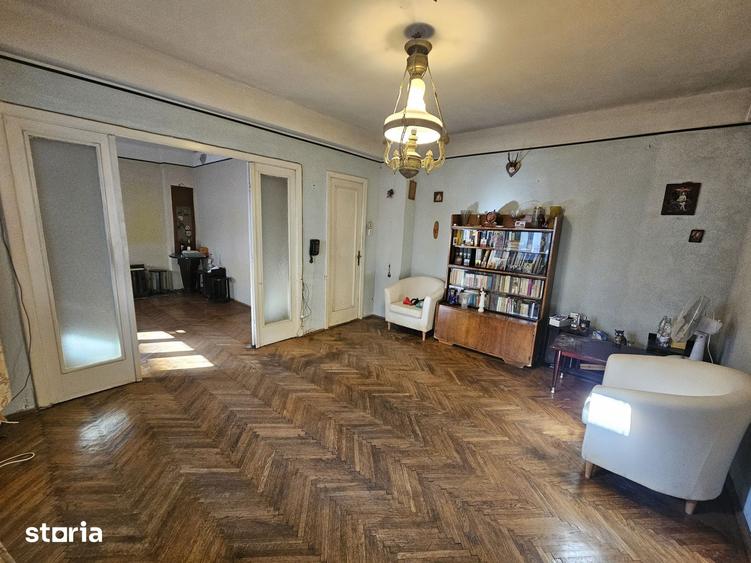 Apartament cu 5 camere în Moșilor