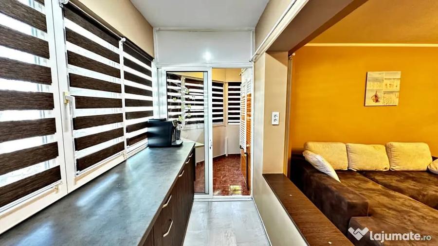 Apartament cu 3 camere decomandat în Far